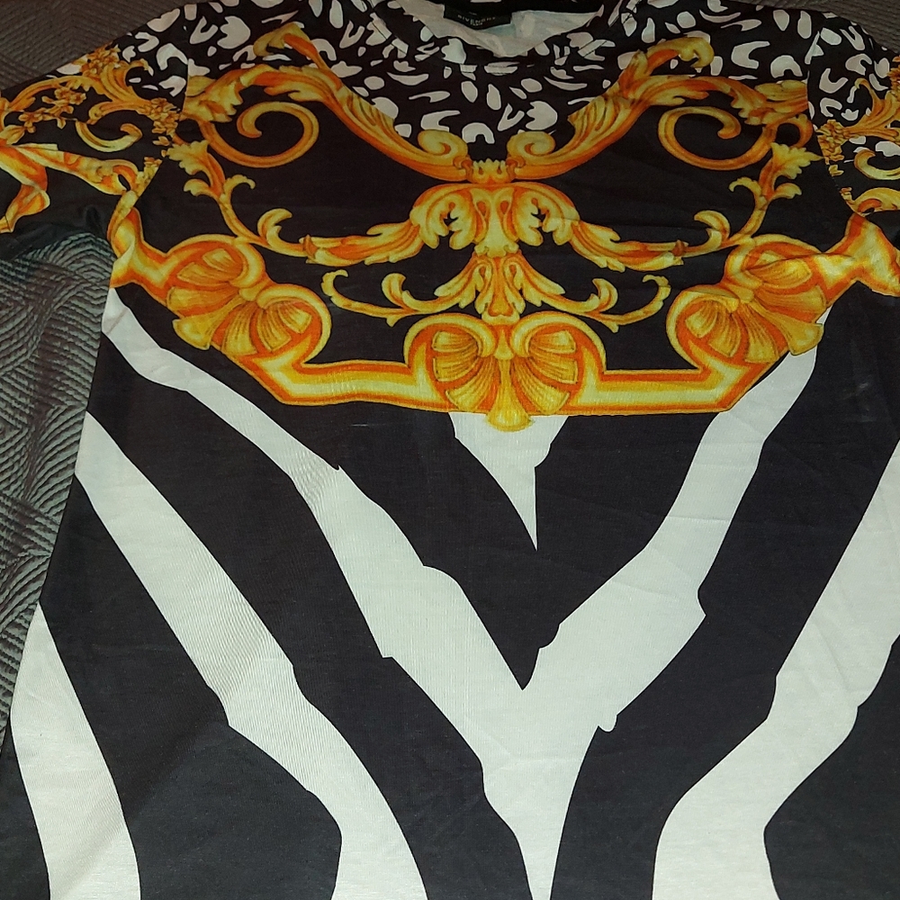 Givenchy XL t shirt